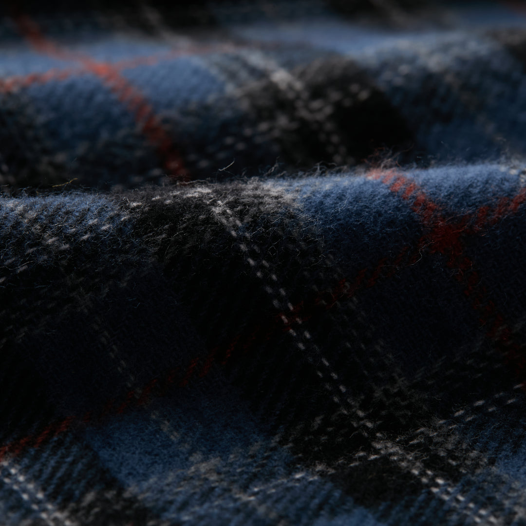 Close-up of Pladra Men&