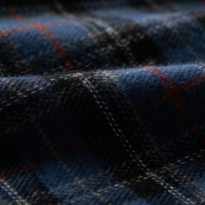 Close-up of Pladra Men&