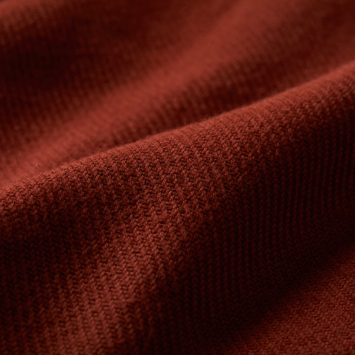 Close-up of Pladra Men&