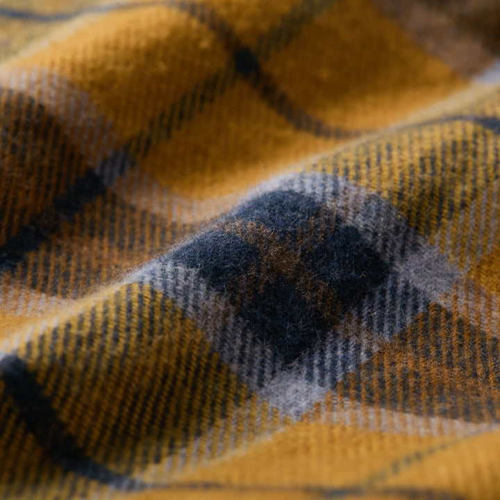 Close-up of Pladra Men&
