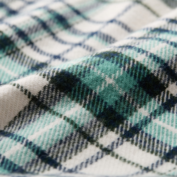 Close-up of Pladra Men&