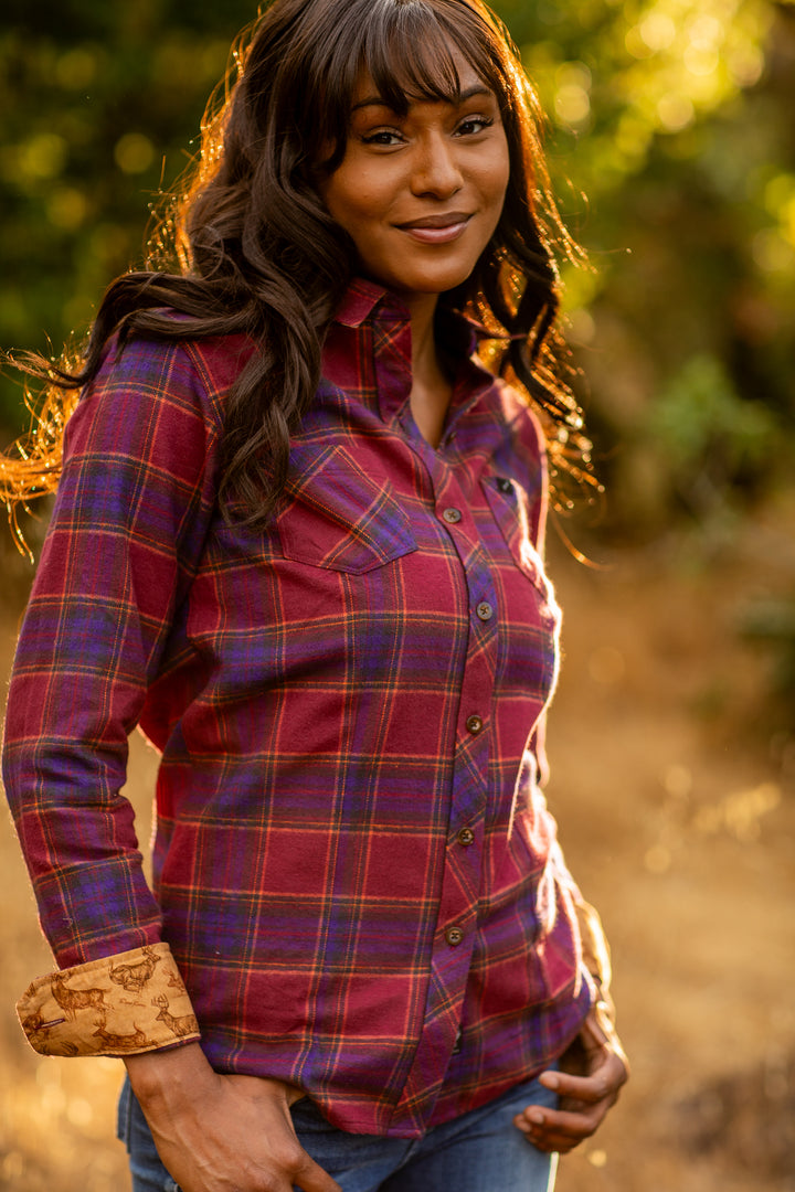 Woman wears the Pladra Women&