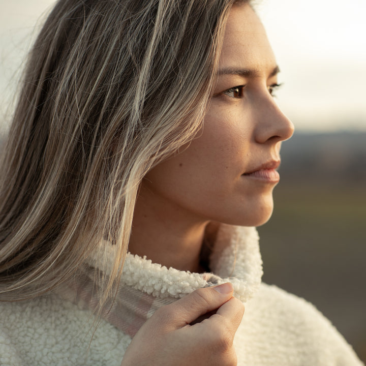 Woman with long hair in a Pladra Women&