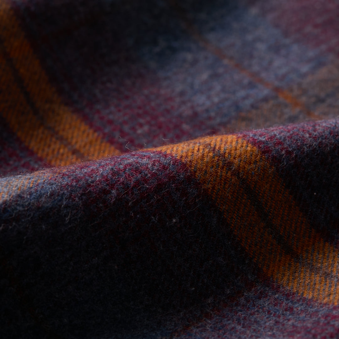 Close-up of Pladra Men&
