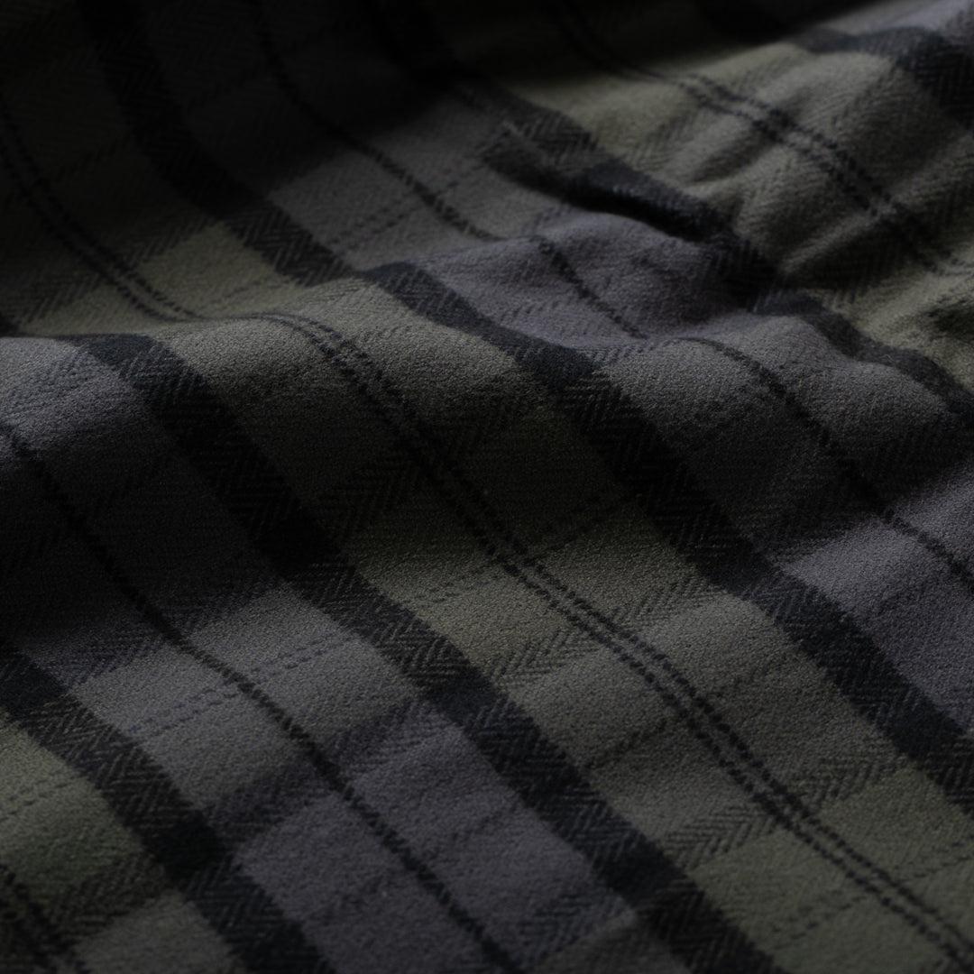 Close-up of Pladra Men&