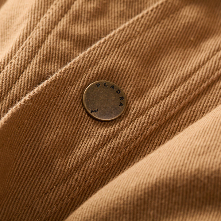 Close-up of the Pladra Men&