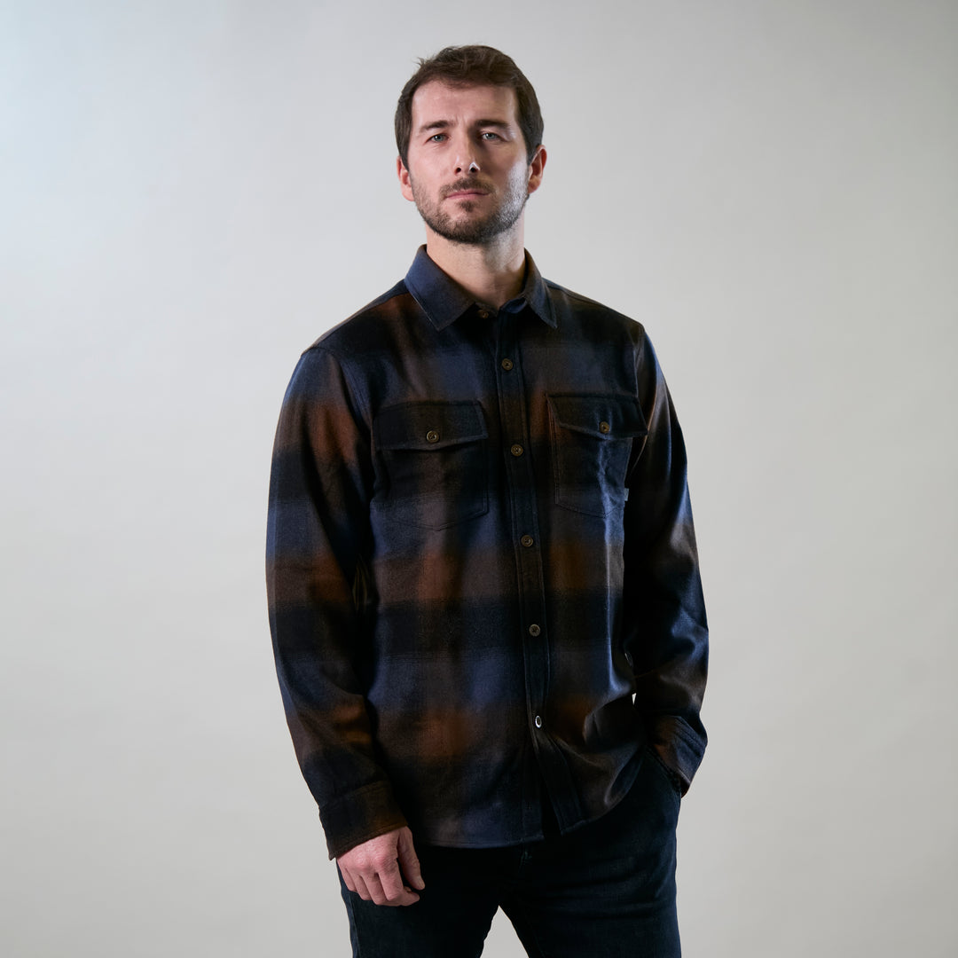 Man in pocket pose wears Pladra Men&