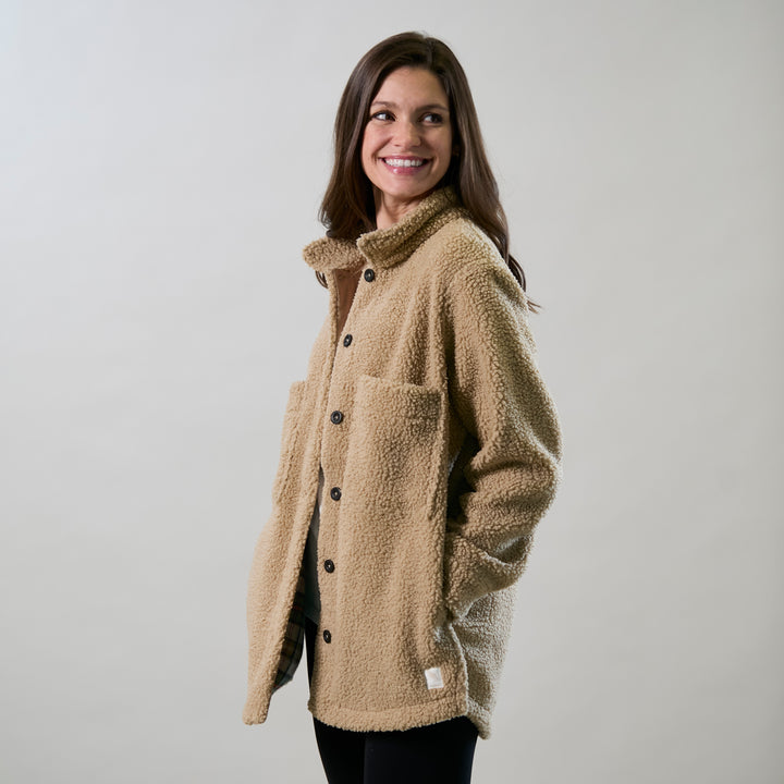 Smiling woman wears Pladra&