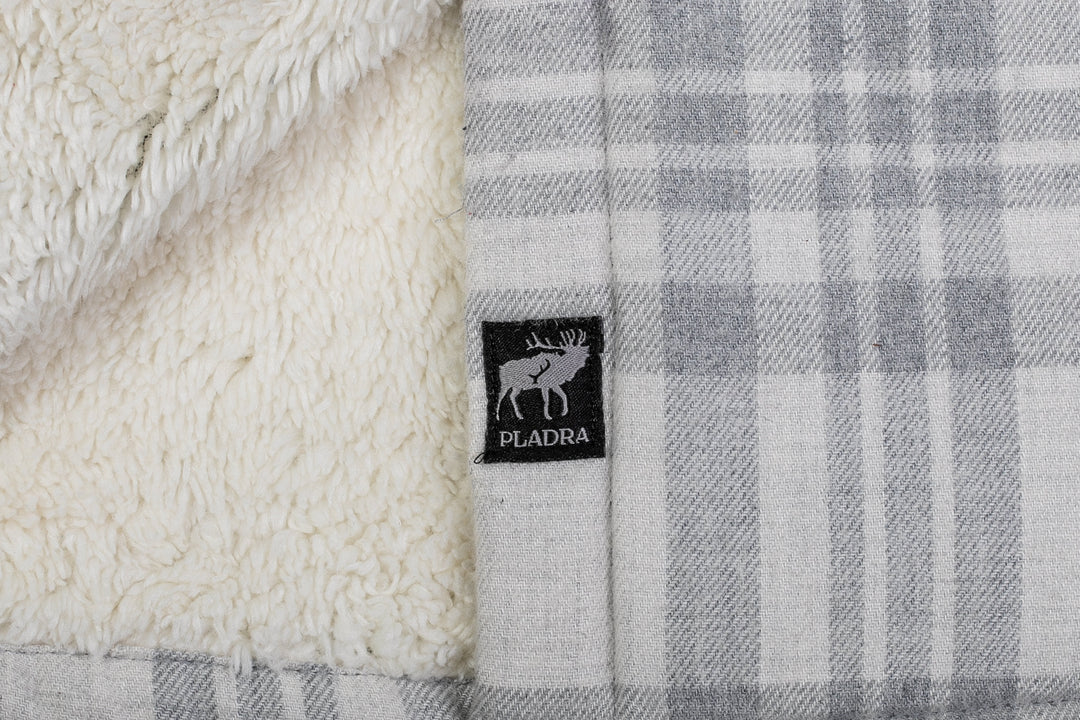 Close-up of Pladra Women&