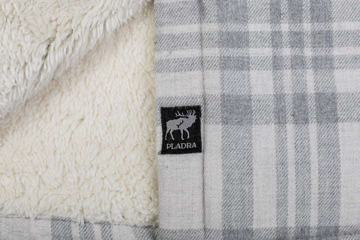 Close-up of Pladra Women&