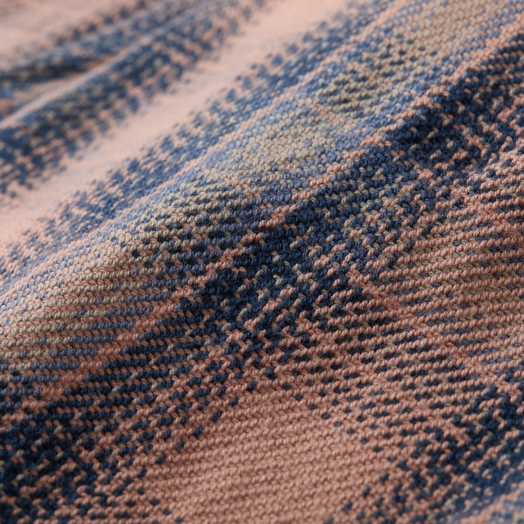 Close-up of Pladra&
