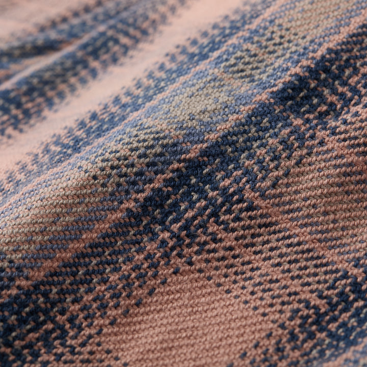 Close-up of Pladra&