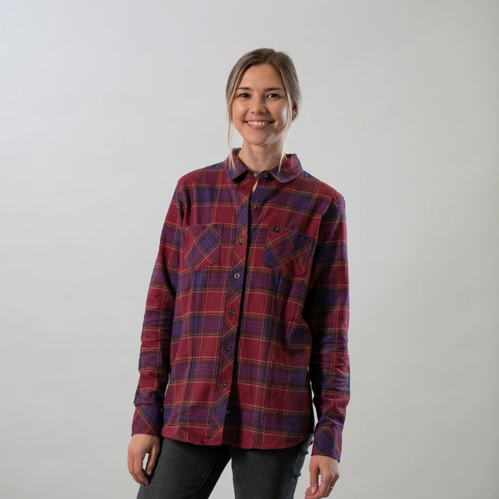 A smiling person wears the Pladra Women&