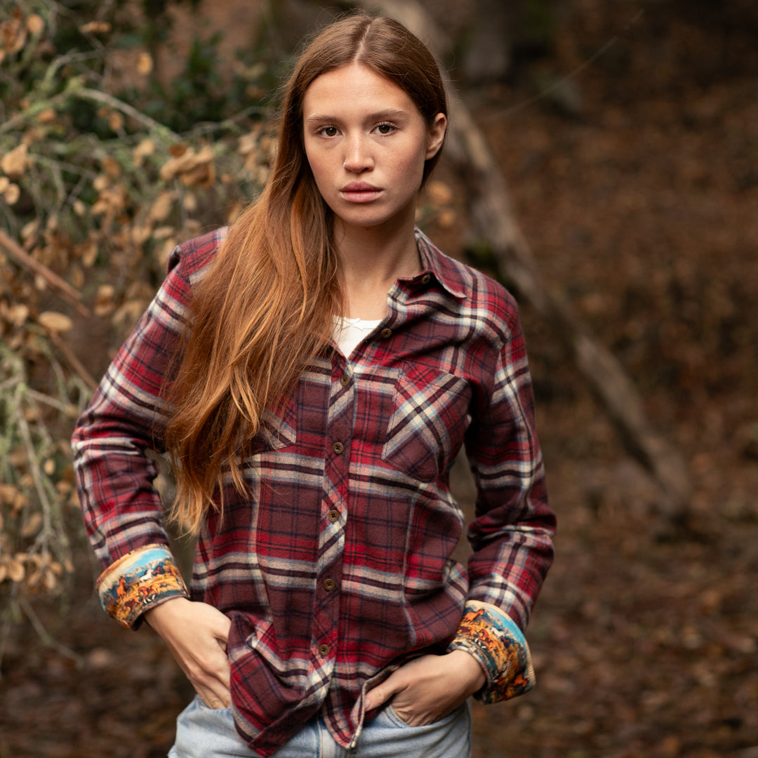 A woman with long red hair wears the Pladra Women&