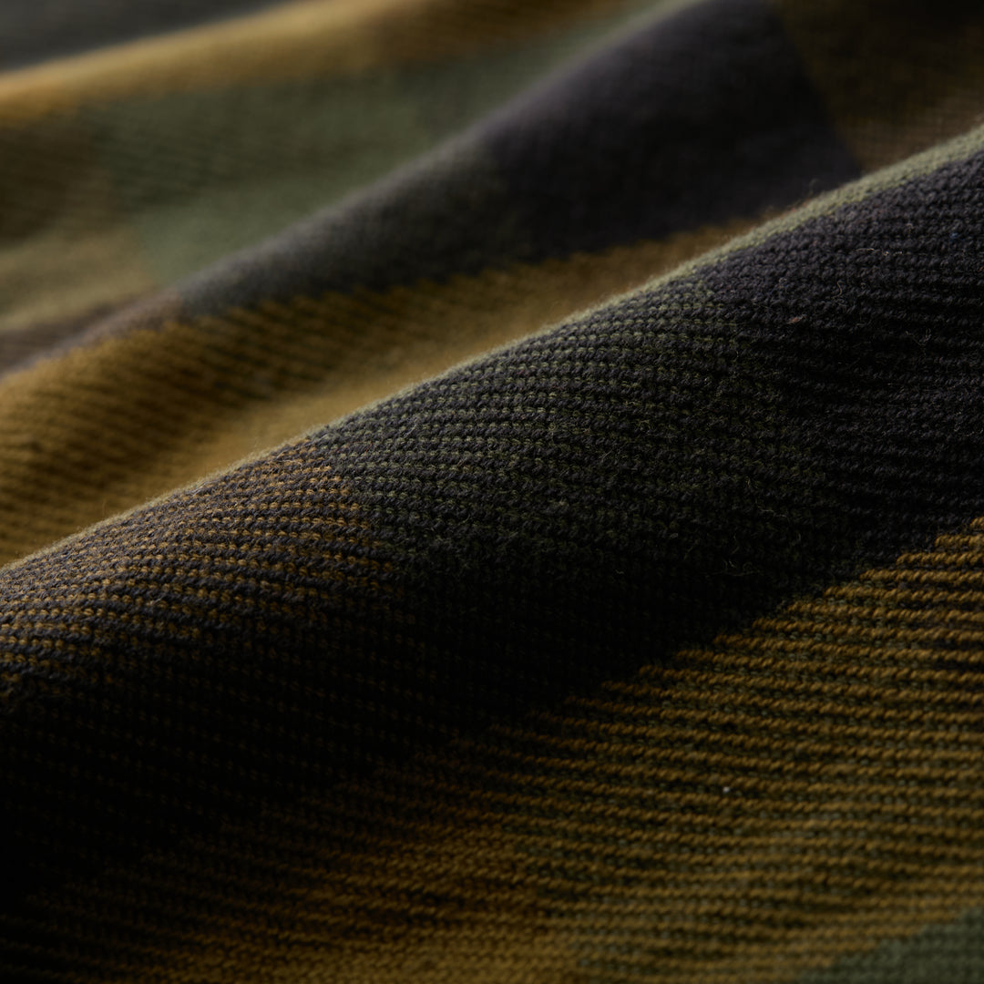 Close-up of Pladra Men&