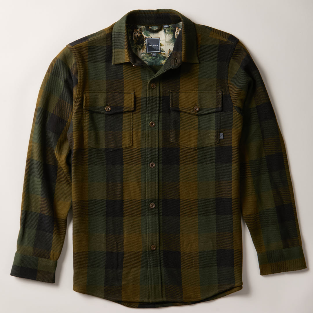 The Pladra Men's Fireside Flannel in Woodland Green features a heavyweight plaid with two chest pockets and long sleeves.