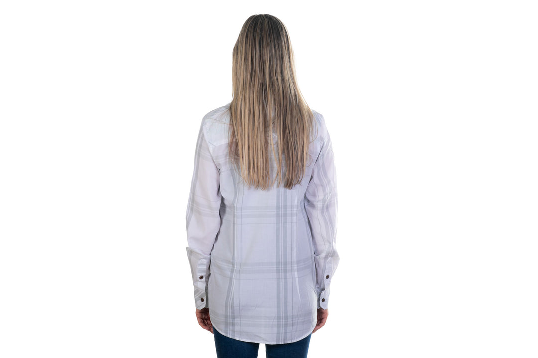 Woman with long blonde hair wears the Pladra Women&