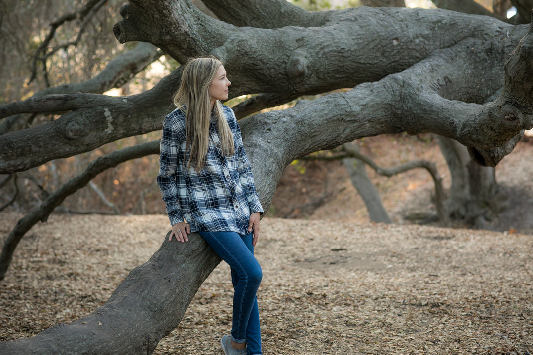 A girl wears the Pladra Women&